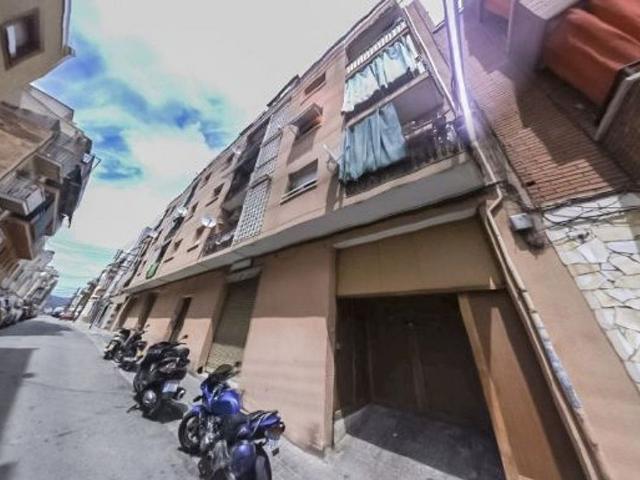 Piso en venta en calle De Carles I, Badalona, de 55 m² 3 habitaciones por 83.000