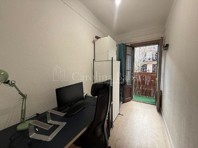 Piso en venta en calle De Cartagena, Barcelona, de 39 m² 2 habitaciones por 290.000