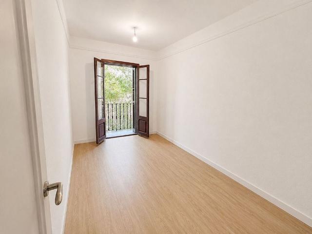 Piso en venta en calle De Cartagena, Barcelona, de 44 m² 2 habitaciones por 275.000