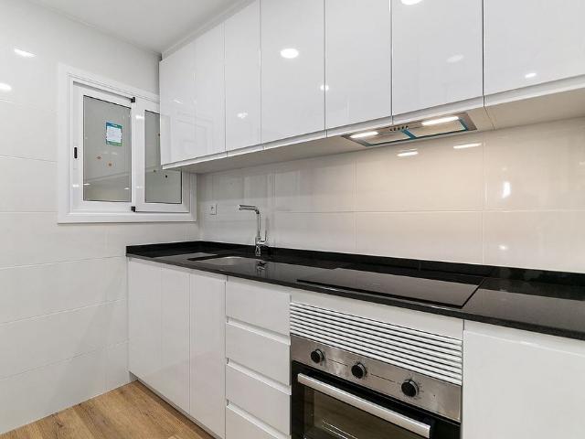 Piso en venta en calle De Cartellà, Barcelona, de 77 m² 4 habitaciones por 315.000