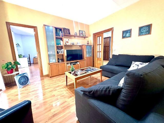 Piso en venta en calle De Cervantes, Barcelona, de 160 m² 5 habitaciones por 649.000