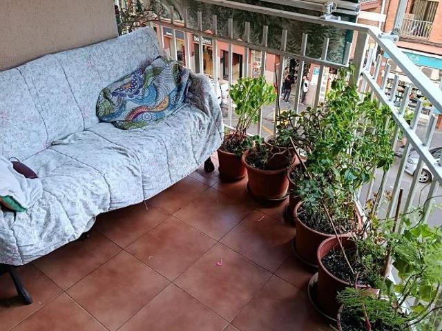 Piso en venta en calle De Coll i Pujol, Badalona, de 70 m² 4 habitaciones por 265.000