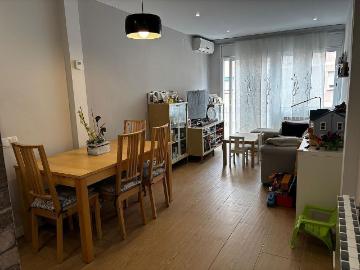 Piso en venta en calle De Coll i Pujol, Badalona, de 74 m² 4 habitaciones por 290.000