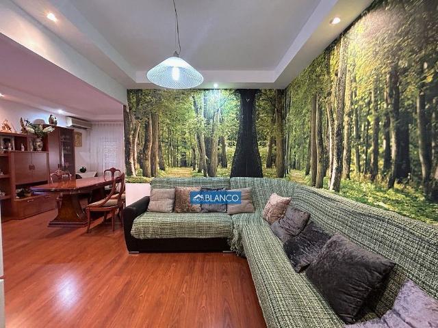 Piso en venta en calle De Collserola, Hospitalet de Llobregat, L´, de 67 m² 4 habitaciones por 289.000