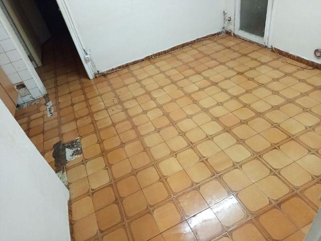 Piso en venta en calle De Constantinoble, Barcelona, de 46 m² 2 habitaciones por 111.600