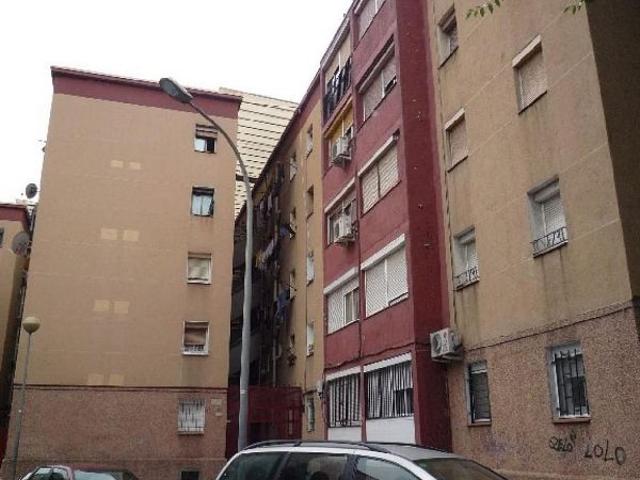 Piso en venta en calle De Còrdova, Badalona, de 55 m² 3 habitaciones por 61.900