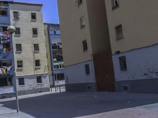 Piso en venta en calle De Còrdova, Badalona, de 55 m² 3 habitaciones por 79.000