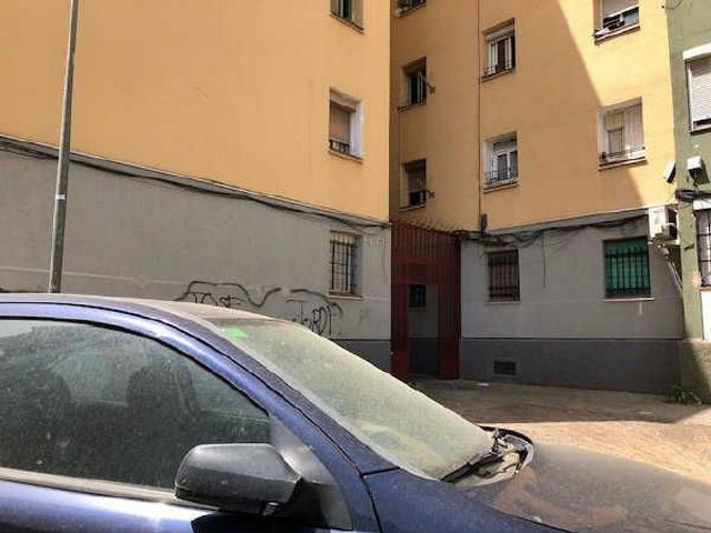 Piso en venta en calle De Còrdova, Badalona, de 58 m² 3 habitaciones por 102.600