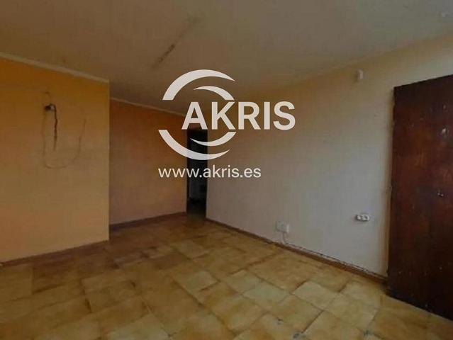 Piso en venta en calle De Còrdova, Badalona, de 60 m² 3 habitaciones por 59.540