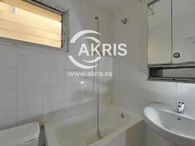 Piso en venta en calle De Còrdova, Badalona, de 60 m² 3 habitaciones por 59.540