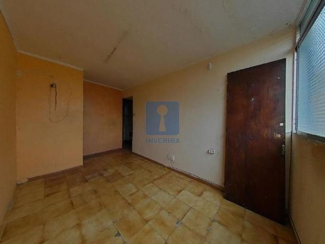 Piso en venta en calle De Còrdova, Badalona, de 61 m² 3 habitaciones por 59.540
