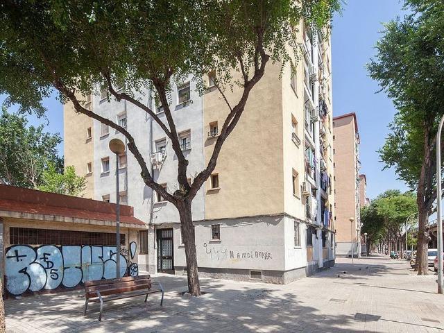 Piso en venta en calle De Còrdova, Badalona, de 63 m² 3 habitaciones por 94.600