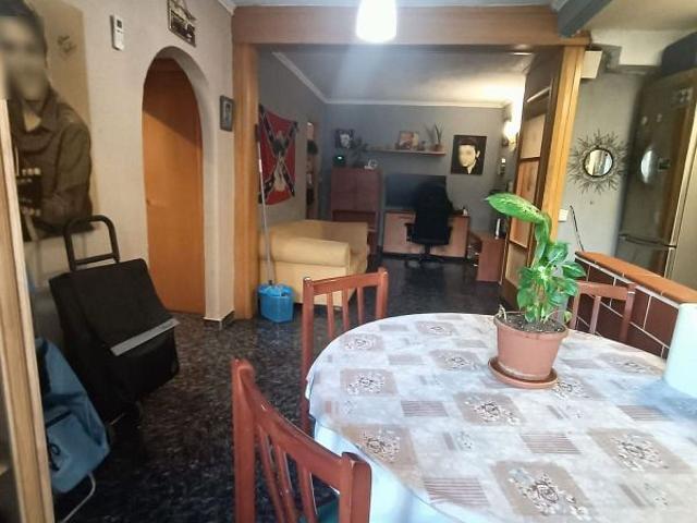 Piso en venta en calle De Còrdova, Badalona, de 65 m² 3 habitaciones por 161.000