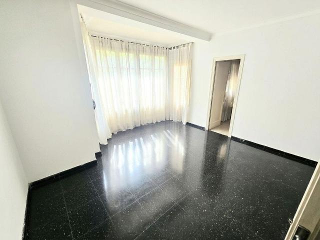 Piso en venta en calle De Còrsega, Barcelona, de 100 m² 4 habitaciones por 430.000