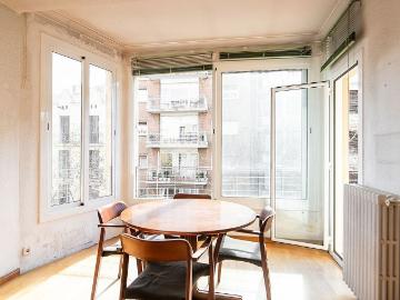 Piso en venta en calle De Còrsega, Barcelona, de 107 m² 2 habitaciones por 650.000