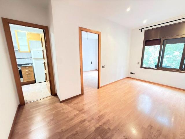 Piso en venta en calle De Còrsega, Barcelona, de 58 m² 2 habitaciones por 329.000