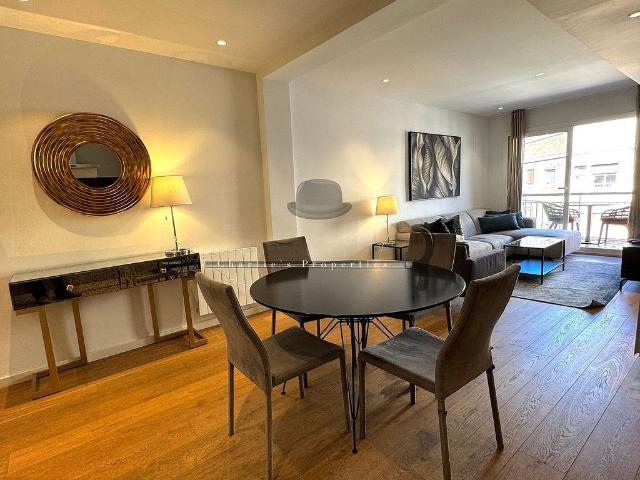 Piso en venta en calle De Còrsega, Barcelona, de 80 m² 3 habitaciones por 610.000