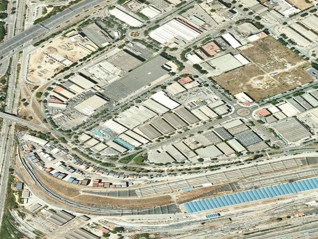 Piso en venta en calle De Cotonat, Hospitalet de Llobregat, L´, de 596 m² 3 habitaciones por 112.300