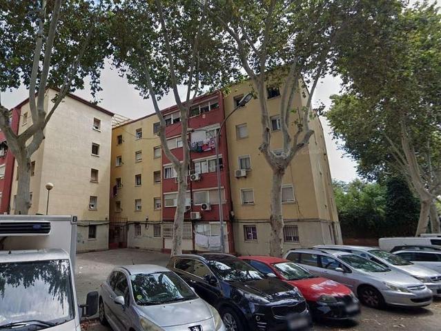 Piso en venta en calle De Covadonga, Badalona, de 60 m² 3 habitaciones por 42.000