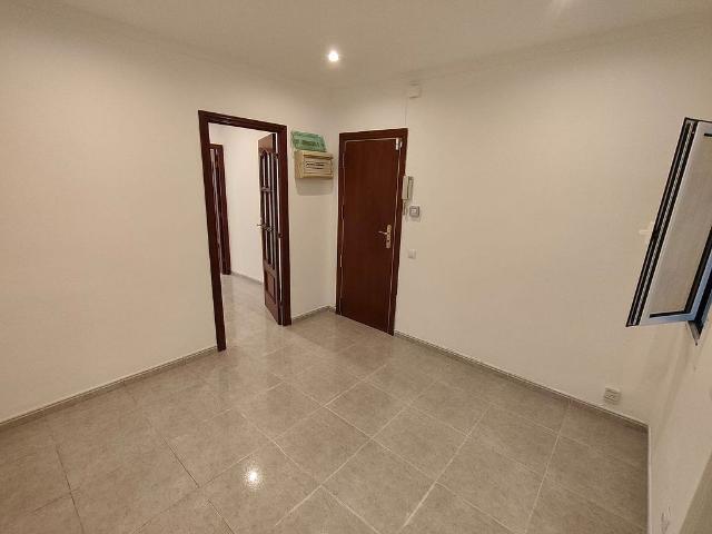 Piso en venta en calle De Dalt Dels Banús, Santa Coloma de Gramanet, de 47 m² 1 habitación por 139.000