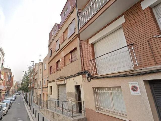 Piso en venta en calle De Dalt Dels Banús, Santa Coloma de Gramanet, de 59 m² 2 habitaciones por 70.000