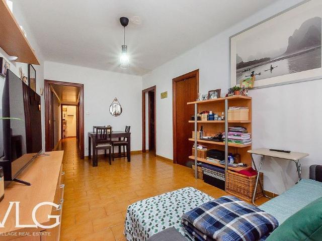 Piso en venta en calle De Dante Alighieri, Barcelona, de 60 m² 3 habitaciones por 240.000