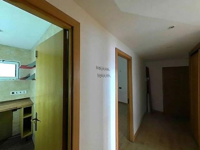 Piso en venta en calle De Desfar, Barcelona, de 65 m² 2 habitaciones por 267.000