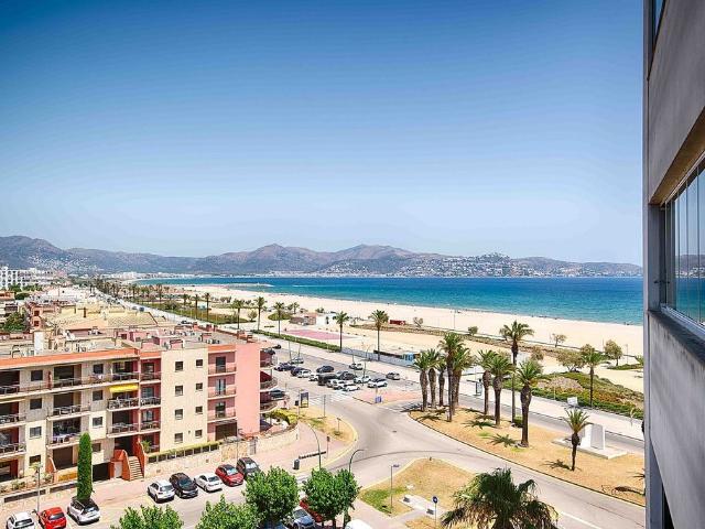 Piso en venta en calle De Fabra Pompeu, Castelló d´Empúries, de 69 m² 1 habitación por 199.000