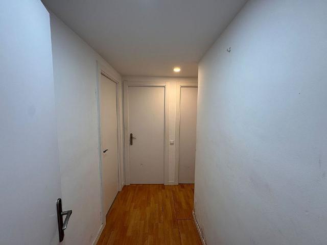 Piso en venta en calle De Federico García Lorca, Barcelona, de 68 m² 3 habitaciones por 269.000