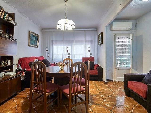 Piso en venta en calle De Felip Bertran i Güell, Barcelona, de 85 m² 2 habitaciones por 280.000