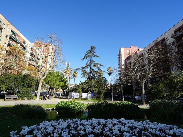 Piso en venta en calle De Felip II, Barcelona, de 60 m² 2 habitaciones por 270.000