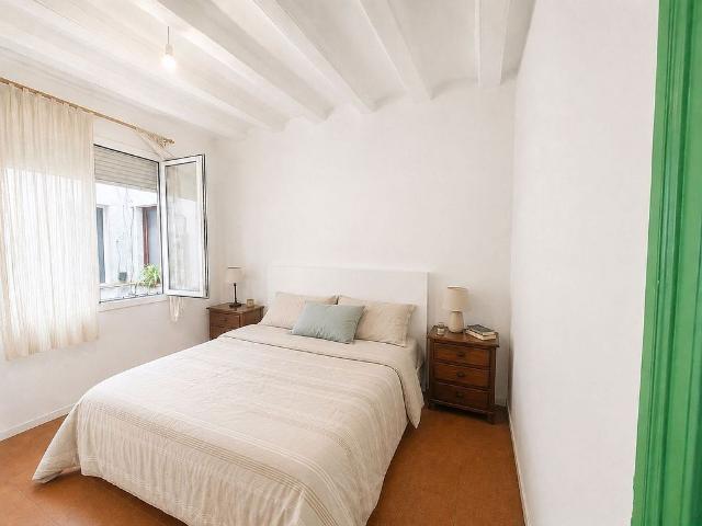 Piso en venta en calle De Ferlandina, Barcelona, de 100 m² 3 habitaciones por 320.000