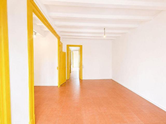 Piso en venta en calle De Ferlandina, Barcelona, de 200 m² 4 habitaciones por 335.000