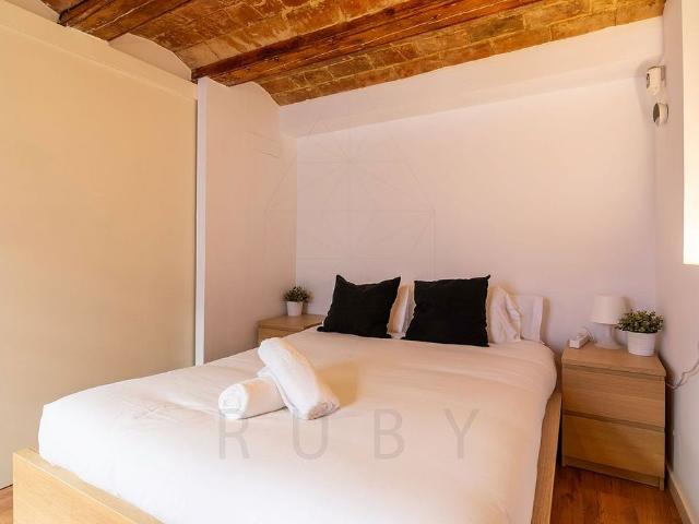 Piso en venta en calle De Ferlandina, Barcelona, de 55 m² 1 habitación por 198.000