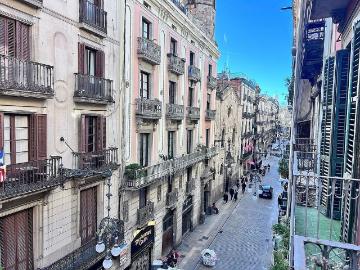 Piso en venta en calle De Ferran, Barcelona, de 159 m² 6 habitaciones por 623.000
