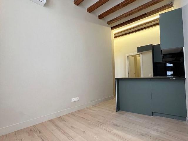 Piso en venta en calle De Ferran, Barcelona, de 55 m² 2 habitaciones por 375.000