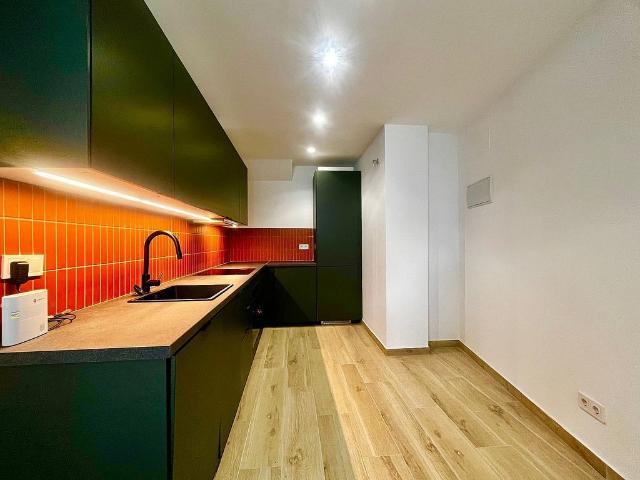 Piso en venta en calle De Ferrer Bassa, Badalona, de 51 m² 2 habitaciones por 249.500