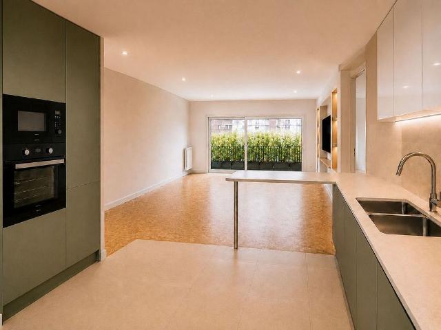 Piso en venta en calle De Fígols, Barcelona, de 85 m² 4 habitaciones por 655.000