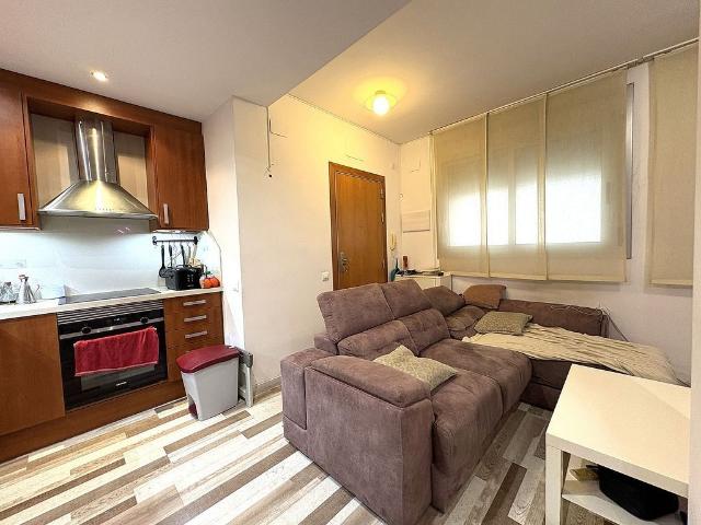 Piso en venta en calle De Fígols, Barcelona, de 85 m² 3 habitaciones por 369.000