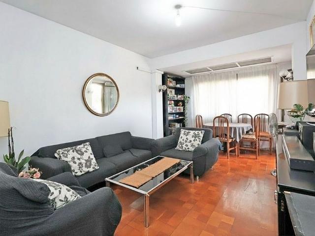 Piso en venta en calle De Floridablanca, Barcelona, de 110 m² 4 habitaciones por 440.000
