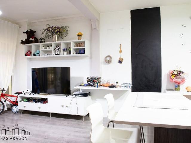 Piso en venta en calle De Floridablanca, Barcelona, de 57 m² 2 habitaciones por 337.000