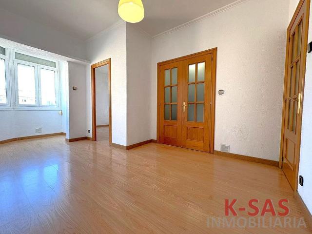 Piso en venta en calle De Floridablanca, Barcelona, de 51 m² 3 habitaciones por 305.000