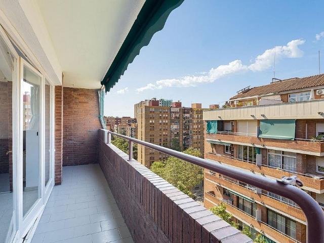 Piso en venta en calle De Fluvià, Barcelona, de 77 m² 4 habitaciones por 450.000