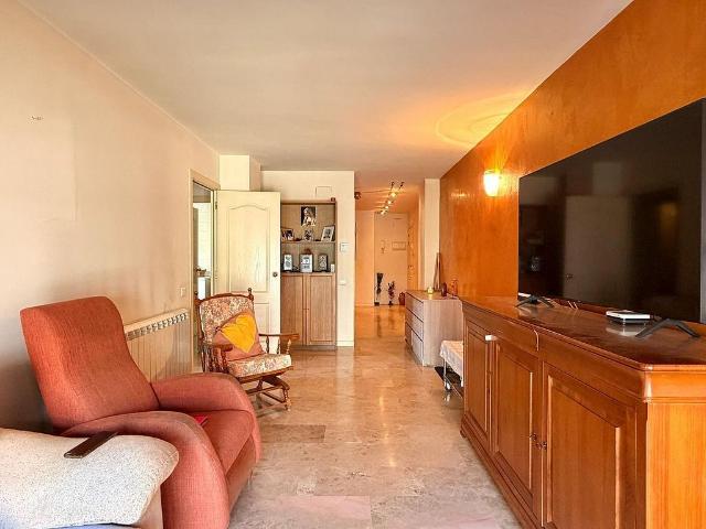 Piso en venta en calle De Fontajau, Girona, de 80 m² 3 habitaciones por 295.000