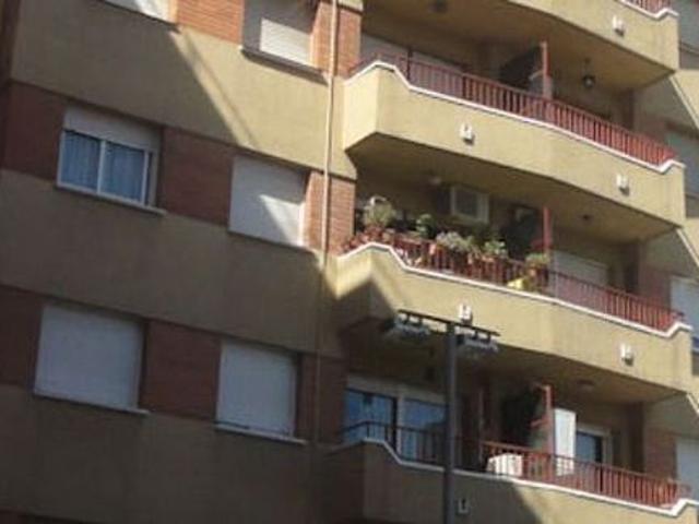 Piso en venta en calle De Francesc Macià, Mollet del Vallès, de 81 m² 3 habitaciones por 105.000