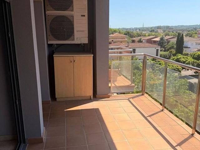 Piso en venta en calle De Francesc Macià, Salt, de 109 m² 4 habitaciones por 260.000