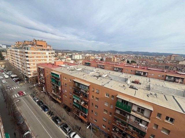Piso en venta en calle De Francesc Macià, Salt, de 75 m² 3 habitaciones por 145.000