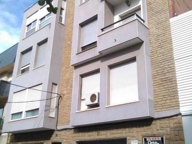 Piso en venta en calle De Francesc Moragas i Barret, Cornellà de Llobregat, de 73 m² 3 habitaciones por 223.000