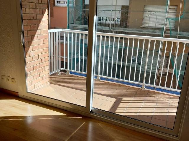 Piso en venta en calle De Francesc Salvans, Terrassa, de 103 m² 4 habitaciones por 223.000