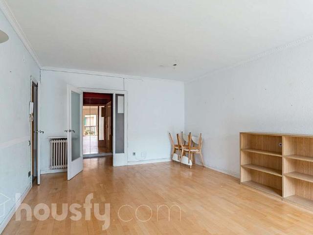 Piso en venta en calle De Francesc Salvans, Terrassa, de 130 m² 4 habitaciones por 285.000